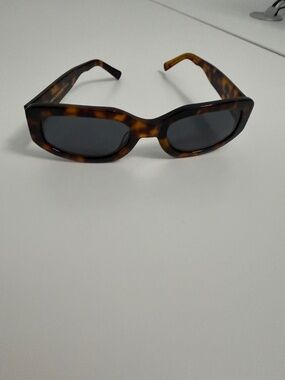 VEHLA Indi Tort Smoke Rectangle Sunglasses VS452 53mm